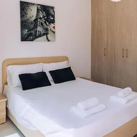 Venus Townhouse Near The Sea דירה