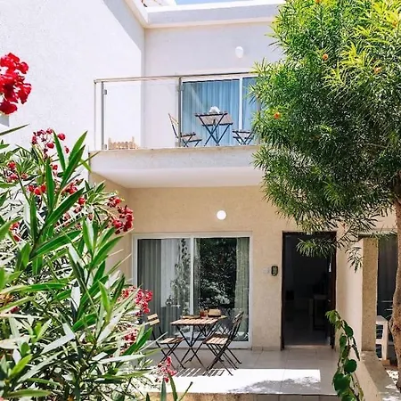 Venus Townhouse Near The Sea דירה