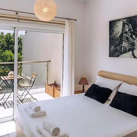 Venus Townhouse Near The Sea