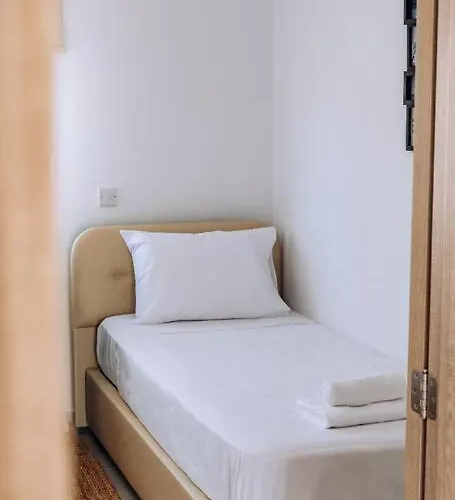 Venus Townhouse Near The Sea