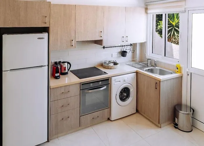 Venus Townhouse Near The Sea Paphos