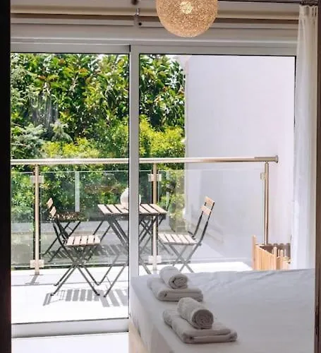 Venus Townhouse Near The Sea