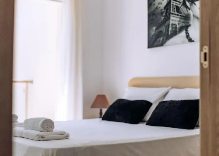 Venus Townhouse Near The Sea * パ フォス