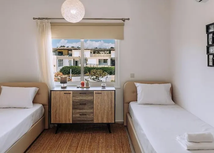 Venus Townhouse Near The Sea Lägenhet Paphos